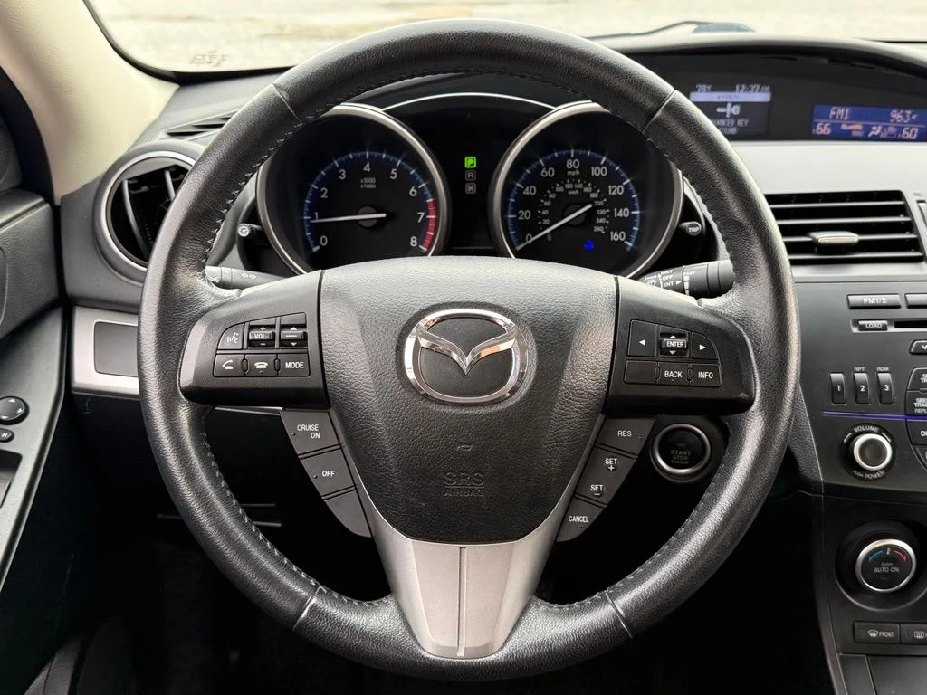 Used 2013  Mazda i Touring image 16