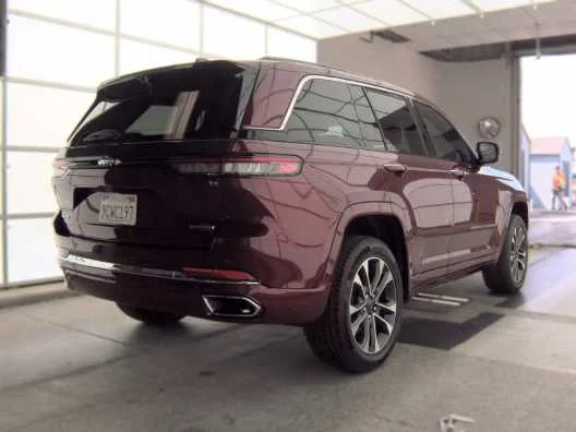 Used 2022 Velvet Red Pearlcoat Jeep Overland image 4