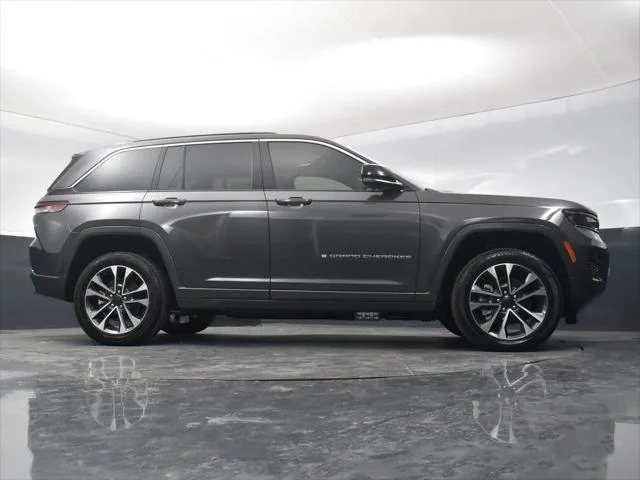 New 2024 Baltic Gray Metallic Clear-Coat Exterior Paint Jeep Overland image 38