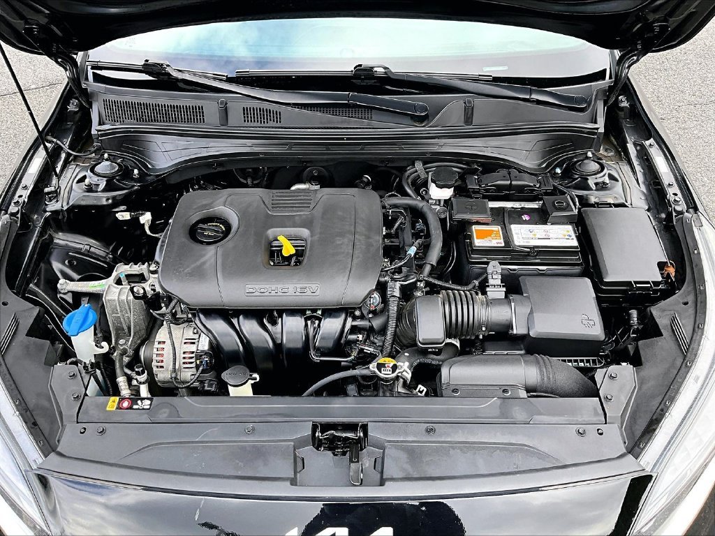 Used 2023 Black Kia LXS image 28