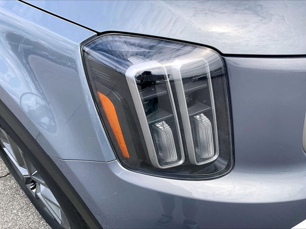 Used 2025 Everlasting Silver Kia LX image 29