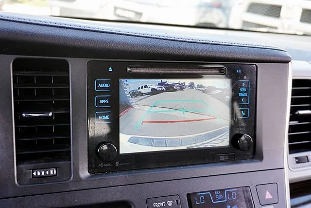 Used 2015 White Toyota XLE image 28