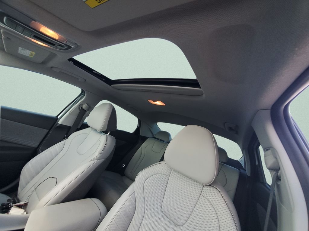 Used 2021 White Hyundai Limited image 17