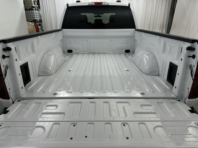 New 2026 Oxford White Ford XLT image 21