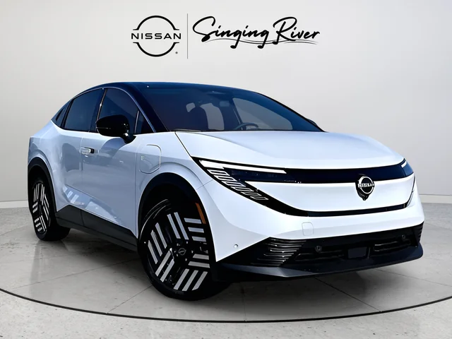 New 2026 Everest White Pearl TriCoat / Super Black Two-tone Nissan SV+ image 1