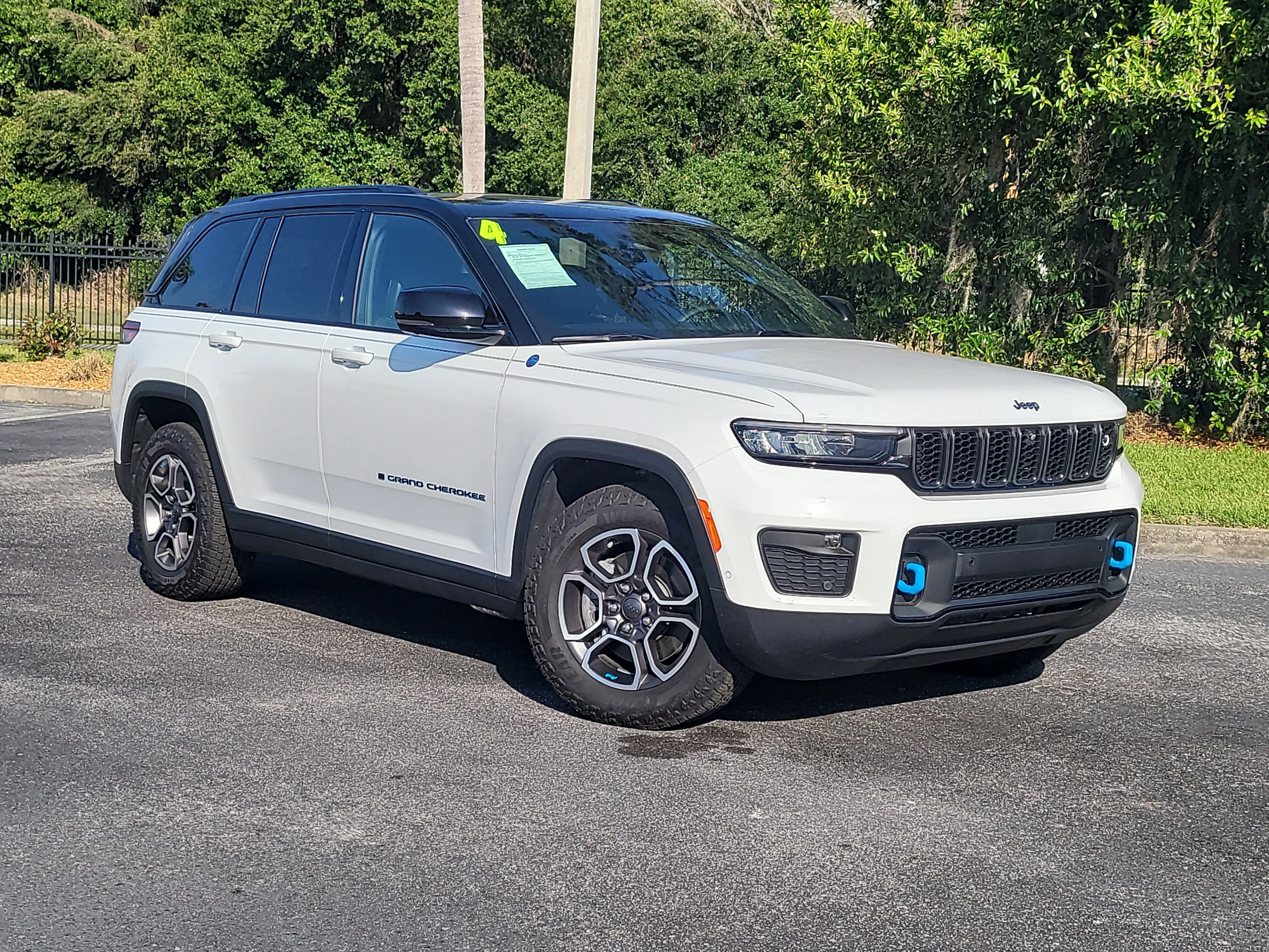 Used 2024 Bright White Clearcoat Jeep Trailhawk image 1