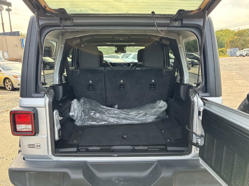 Used 2024 Silver Jeep Sport S image 12