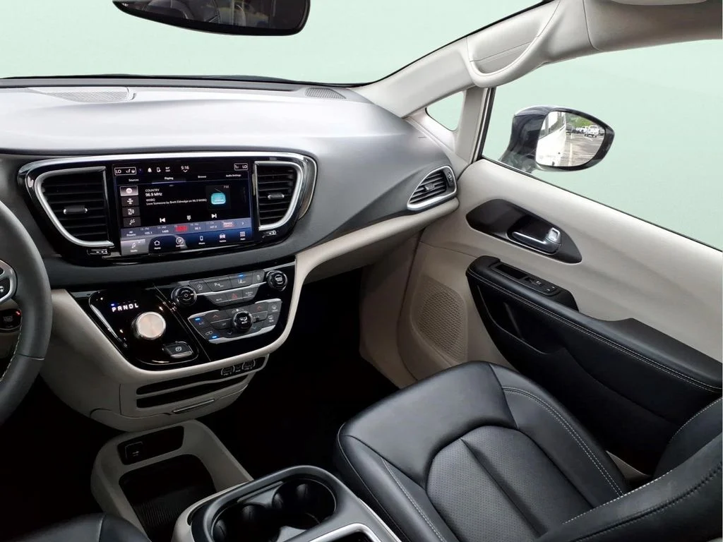Used 2024 White Chrysler Touring L image 14
