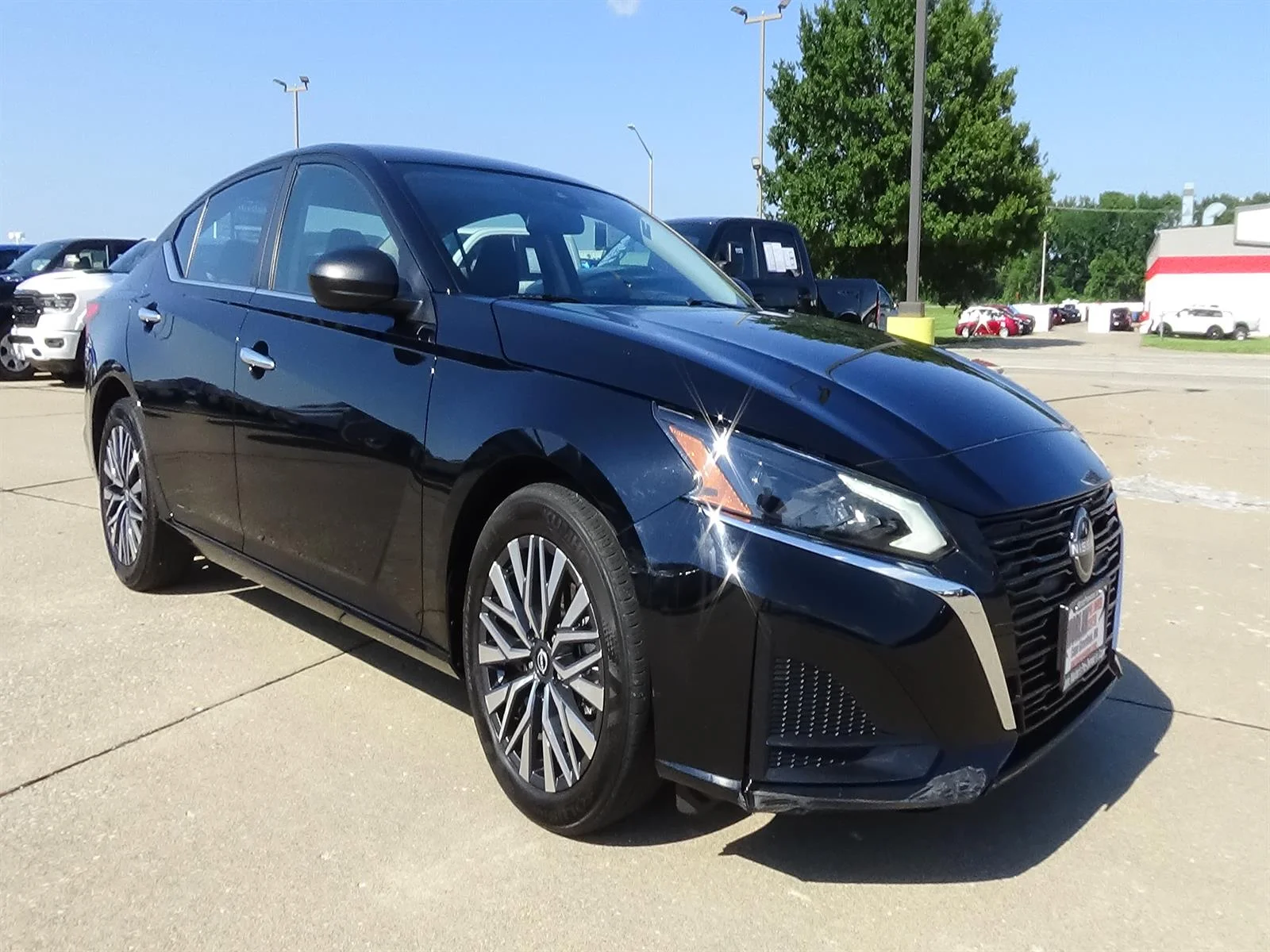 Used 2025 Super Black (kh3) Nissan 2.5 SV image 4