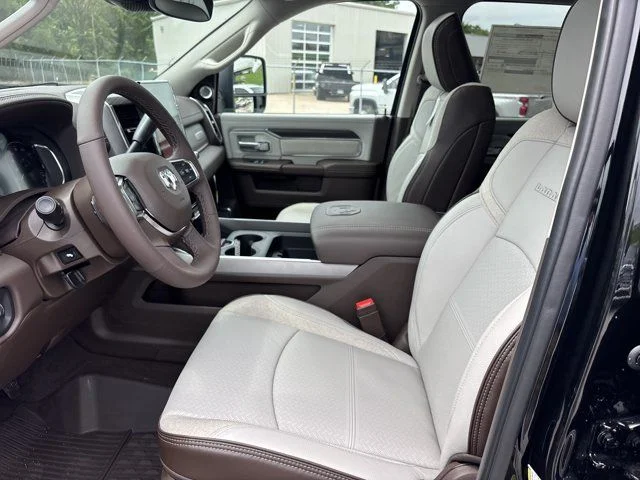 New 2026 Diamond Black Crystal Pearl-Coat Exterior Paint RAM Laramie image 18