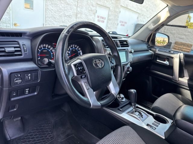 Used 2016 Classic Silver Metallic Toyota SR5 4X4 image 29