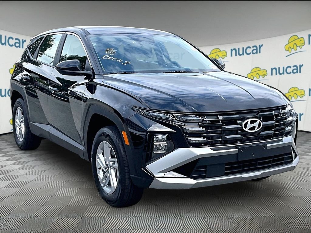Used 2025 Black Hyundai SE image 1