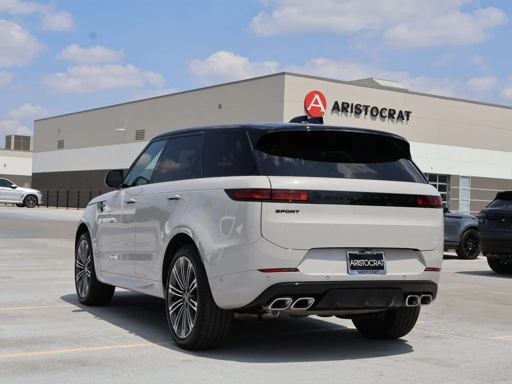 Certified Used 2025 Borasco Gray Metallic Land Rover Dynamic SE image 5