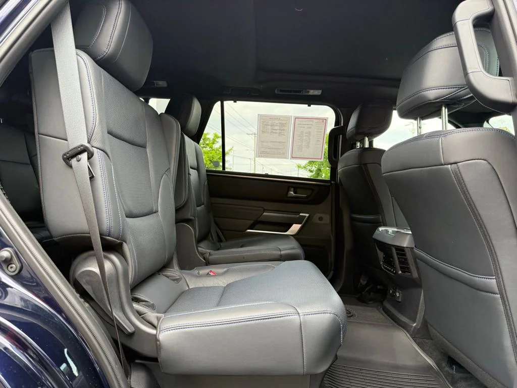 Certified Used 2025  Toyota Platinum image 19