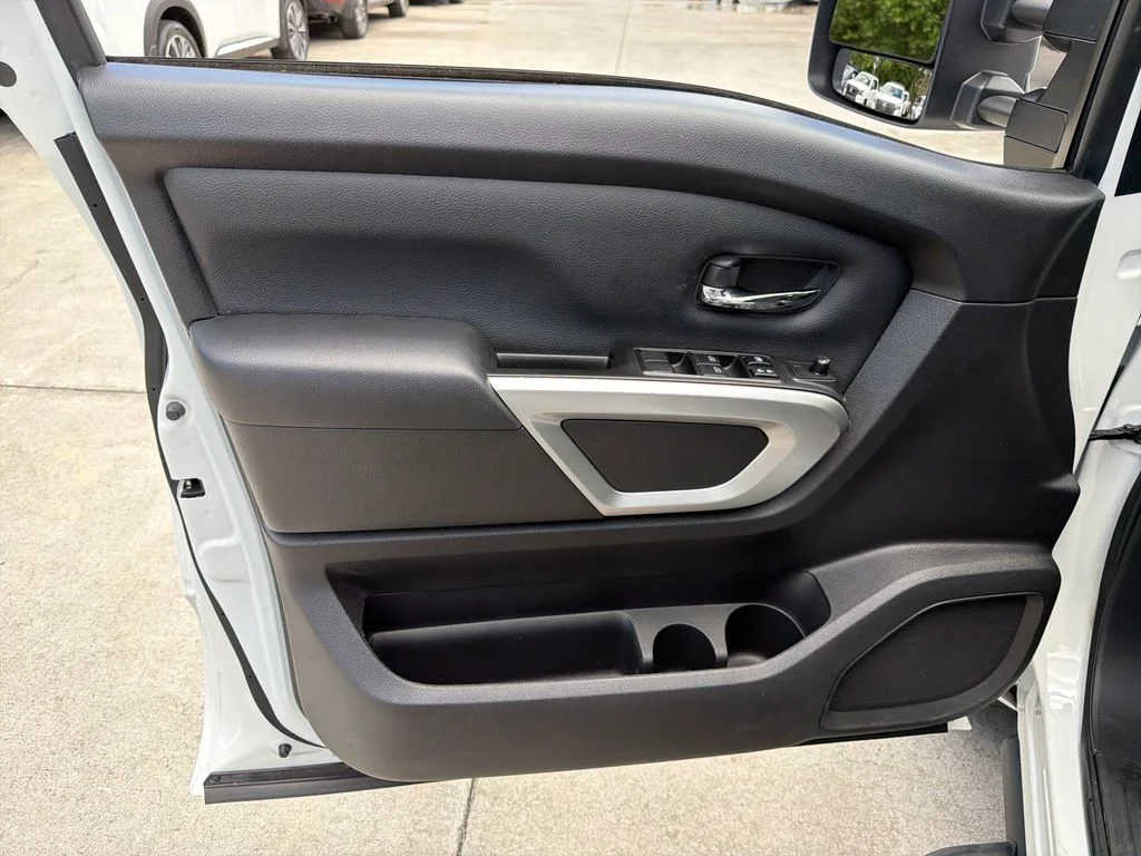 2024 Nissan Titan SV - Photo 17