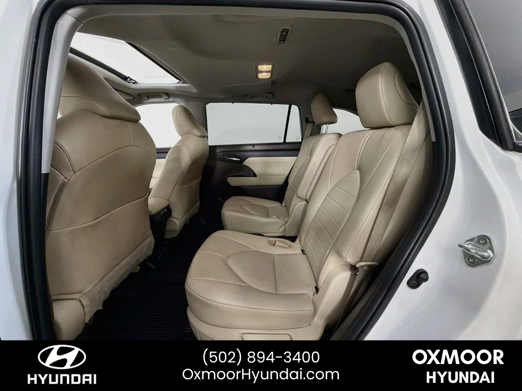 Used 2022 Wind Chill Pearl Toyota Hybrid XLE image 25