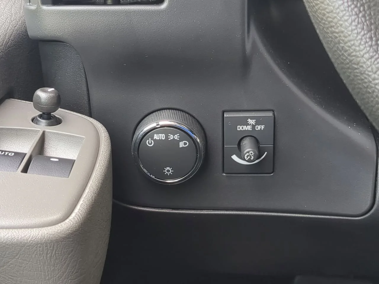 New 2025 Summit White GMC Work Van image 16