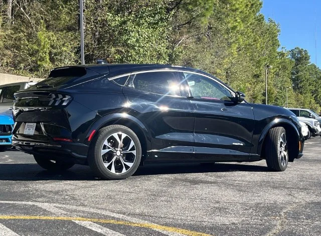 Used 2023 Black Ford Premium image 3