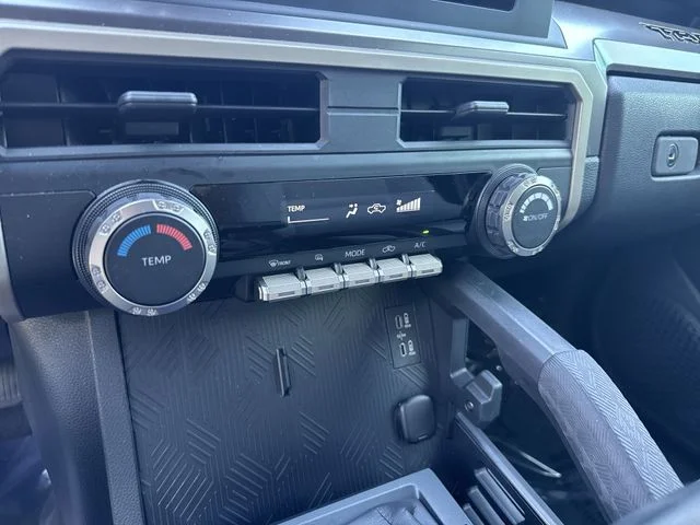 Used 2024  Toyota SR5 image 22