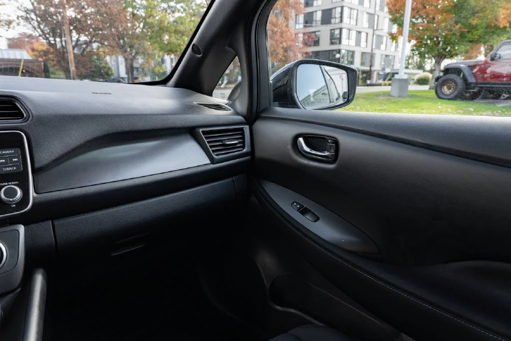 Used 2023 Black Nissan S image 9