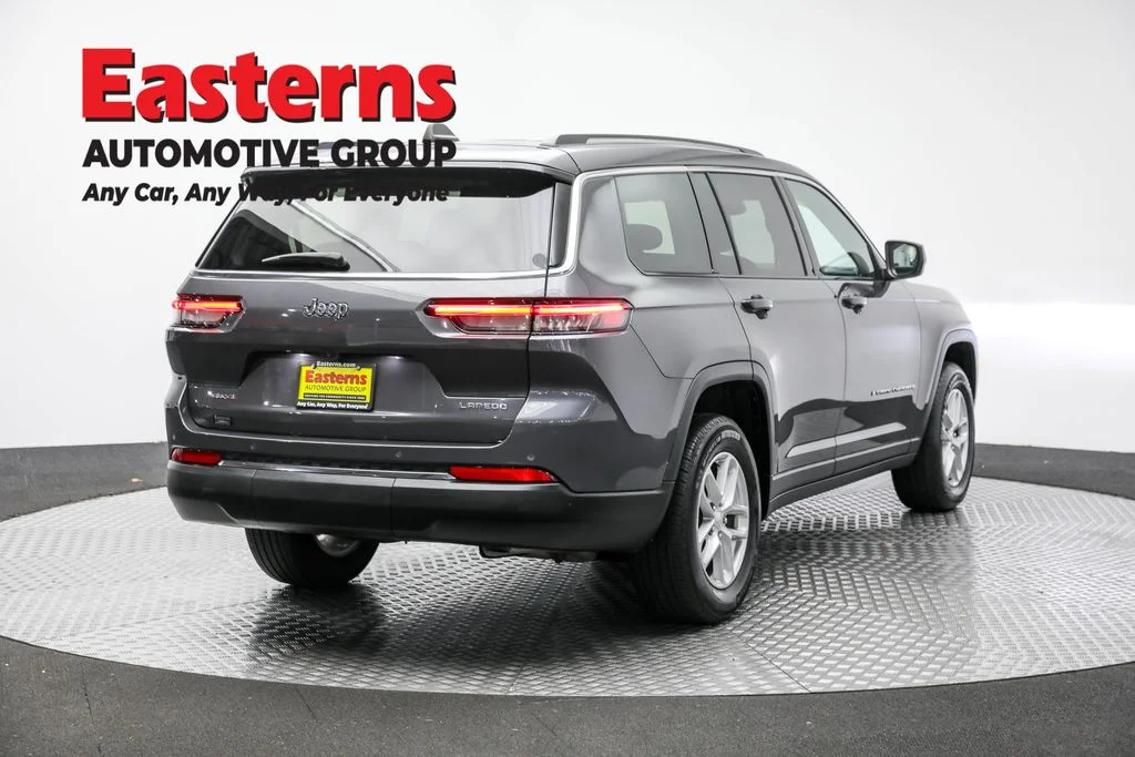 Used 2023 Gray Jeep Laredo image 5
