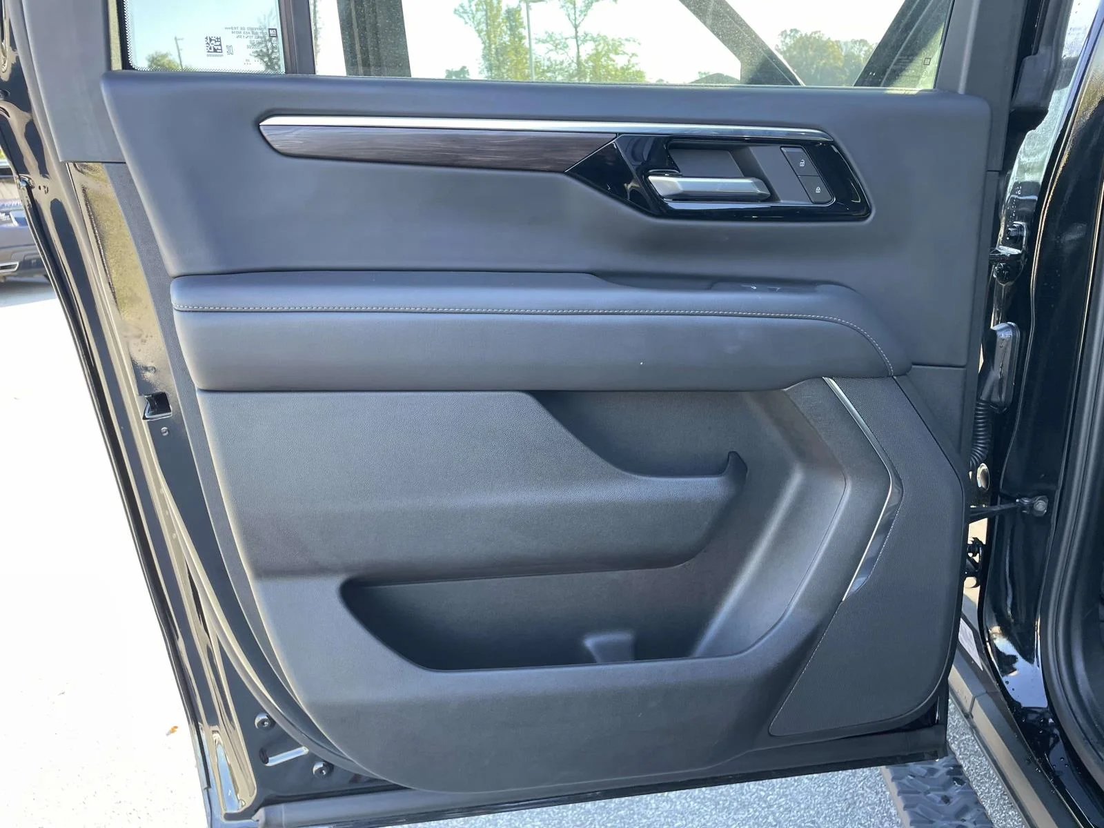 Used 2025 Black Chevrolet Z71 image 2