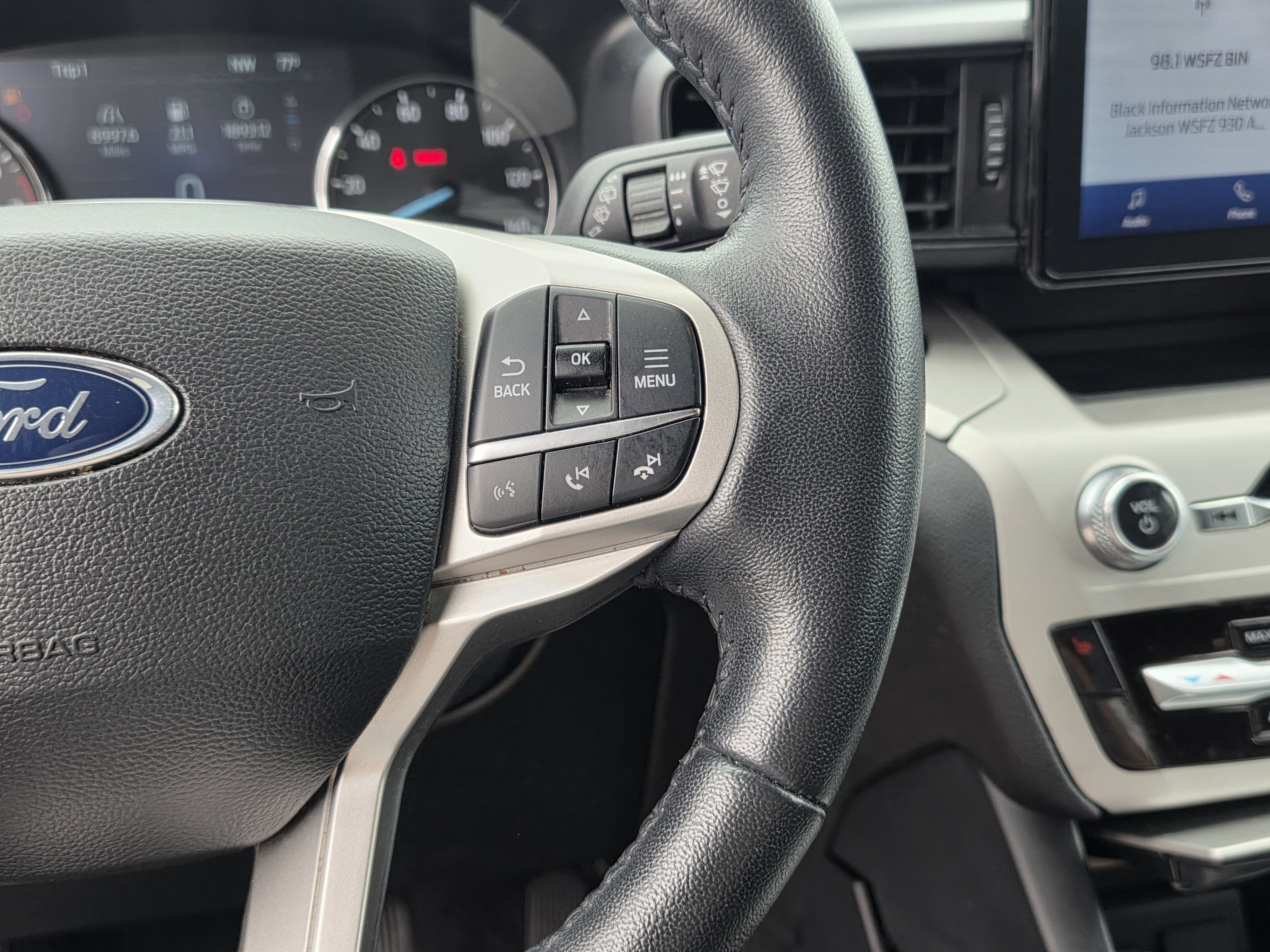 Used 2023 Star White Metallic Tri-Coat Ford XLT image 25