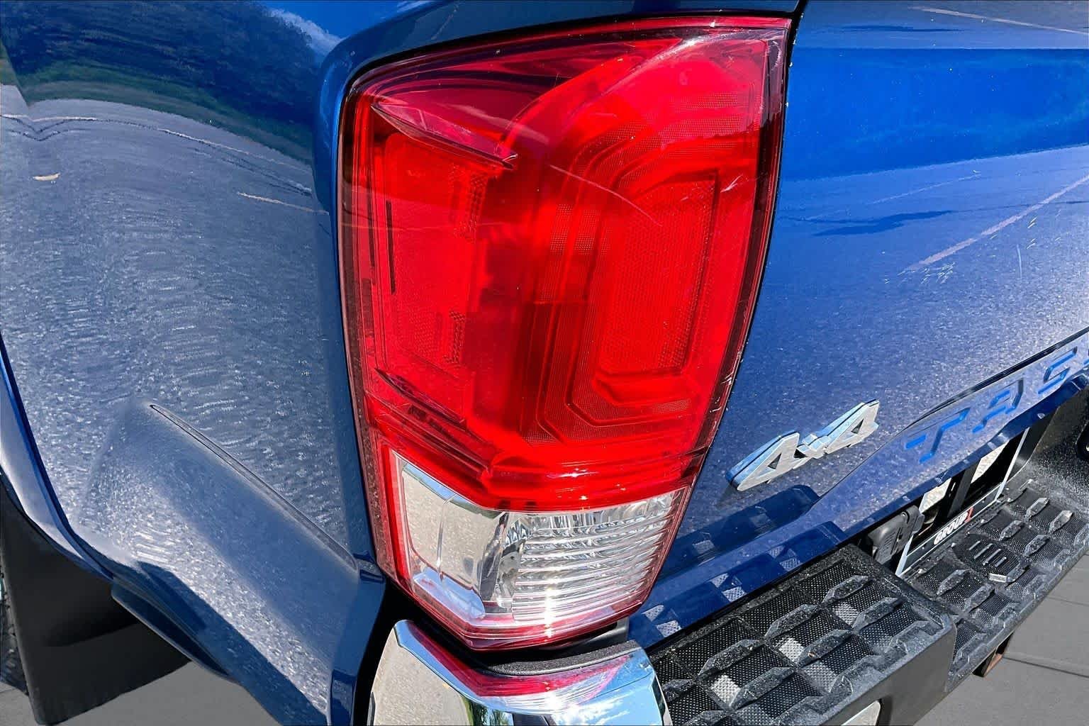 Used 2016 Blazing Blue Pearl Toyota SR5 image 28