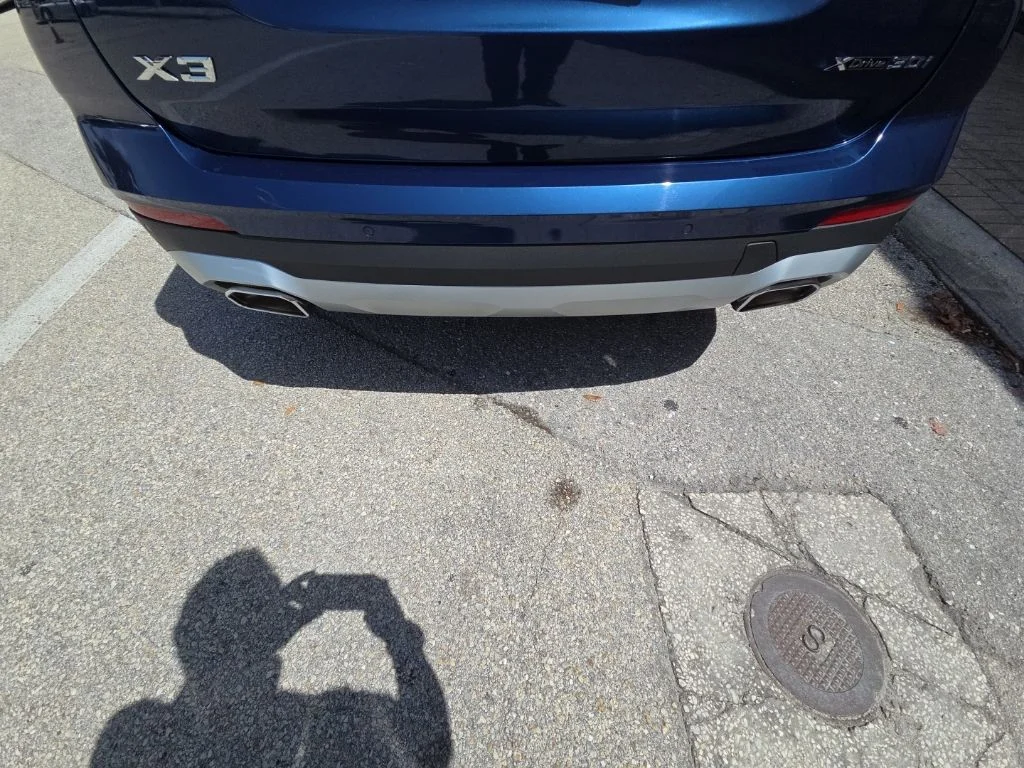 Used 2024 Blue BMW xDrive30i image 9