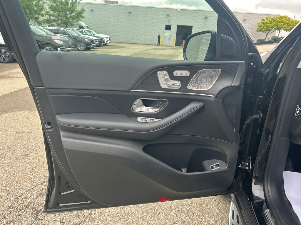 Used 2026 Black Mercedes-Benz GLS 450 image 10