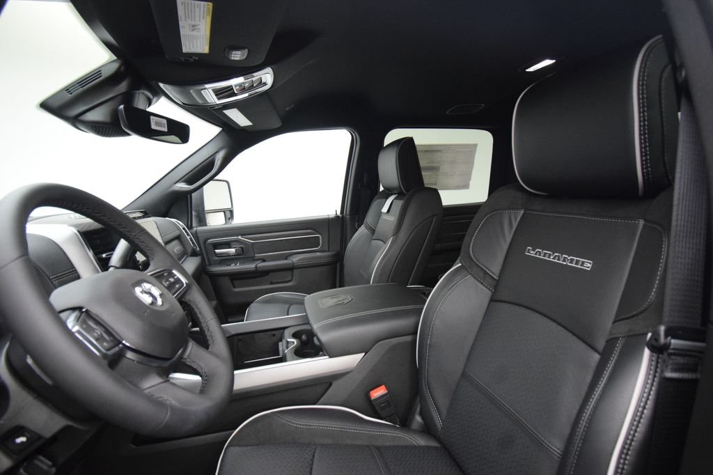 New 2026 Diamond Black Crystal Pearl-Coat Exterior Paint RAM Laramie image 37