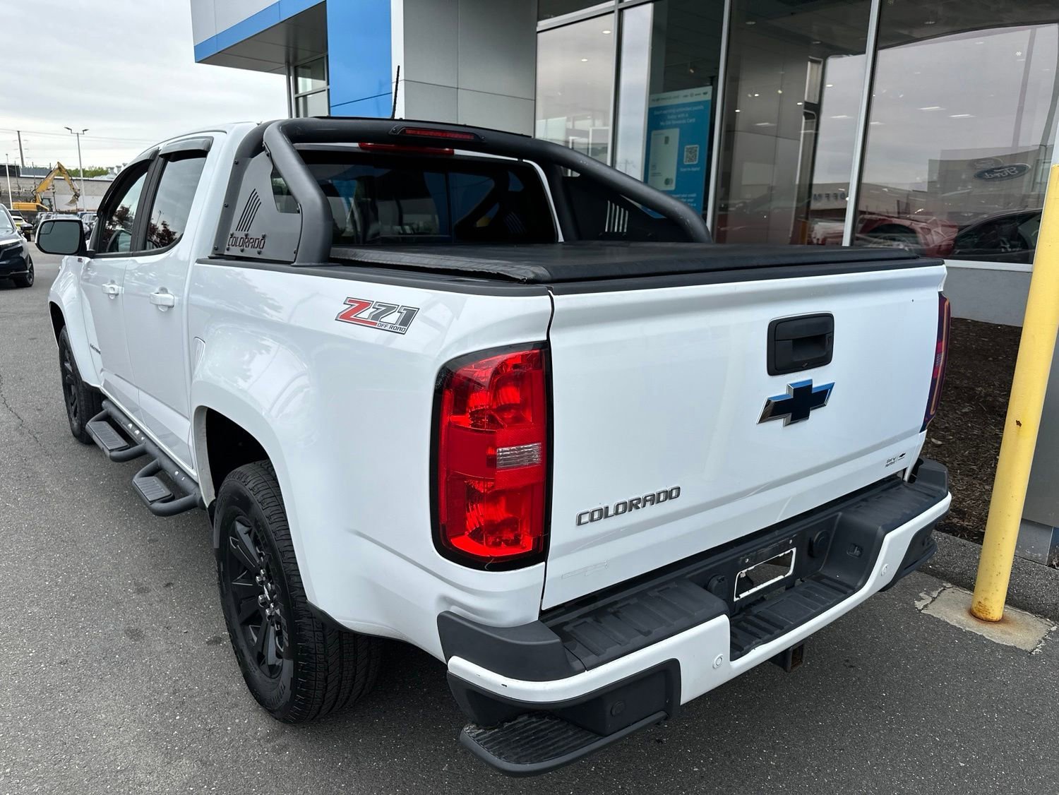 Used 2019 Summit White Chevrolet Z71 with Trailering Package - Bed Liner - Skid Plate Package - Off-Road Sport Bar - Premium Sound image 7