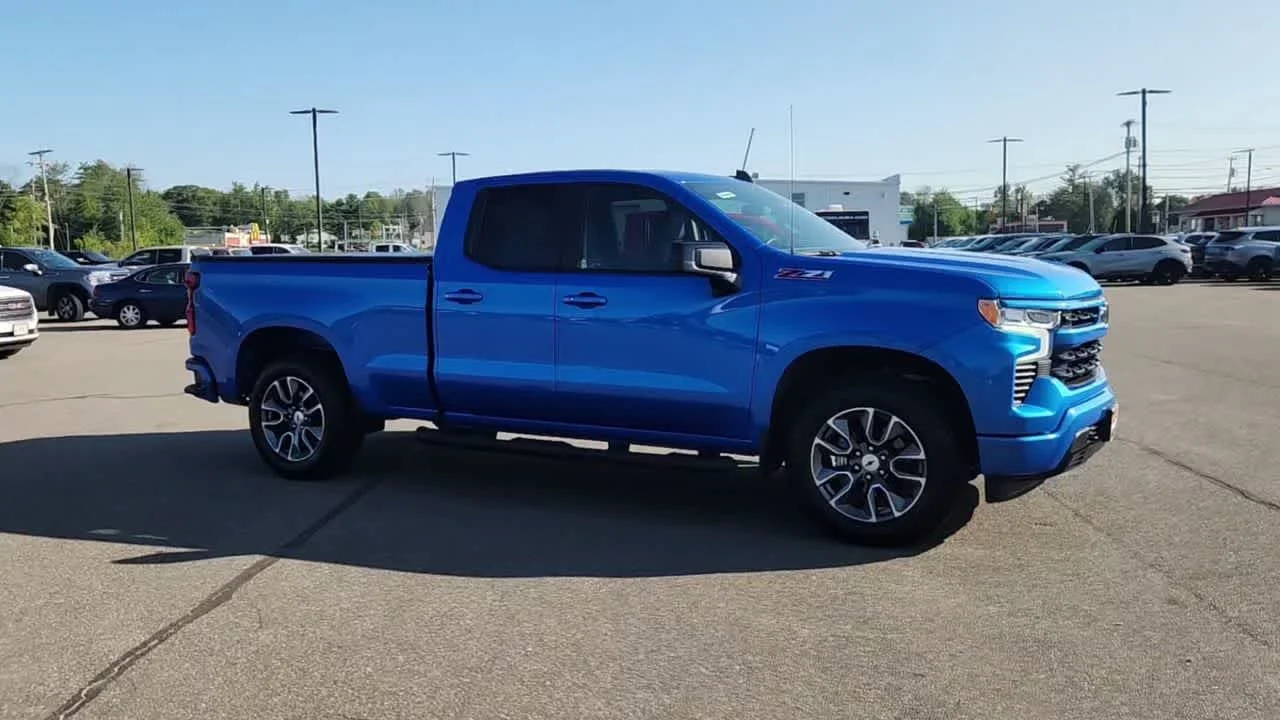 Used 2025 Riptide Blue Metallic Chevrolet RST image 2