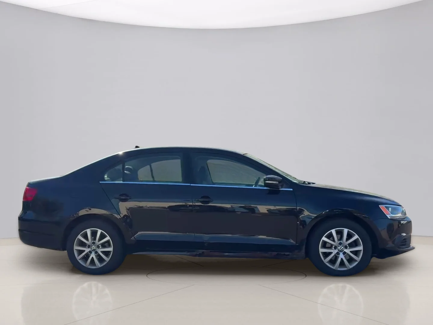 Used 2014 Black Volkswagen SE image 7