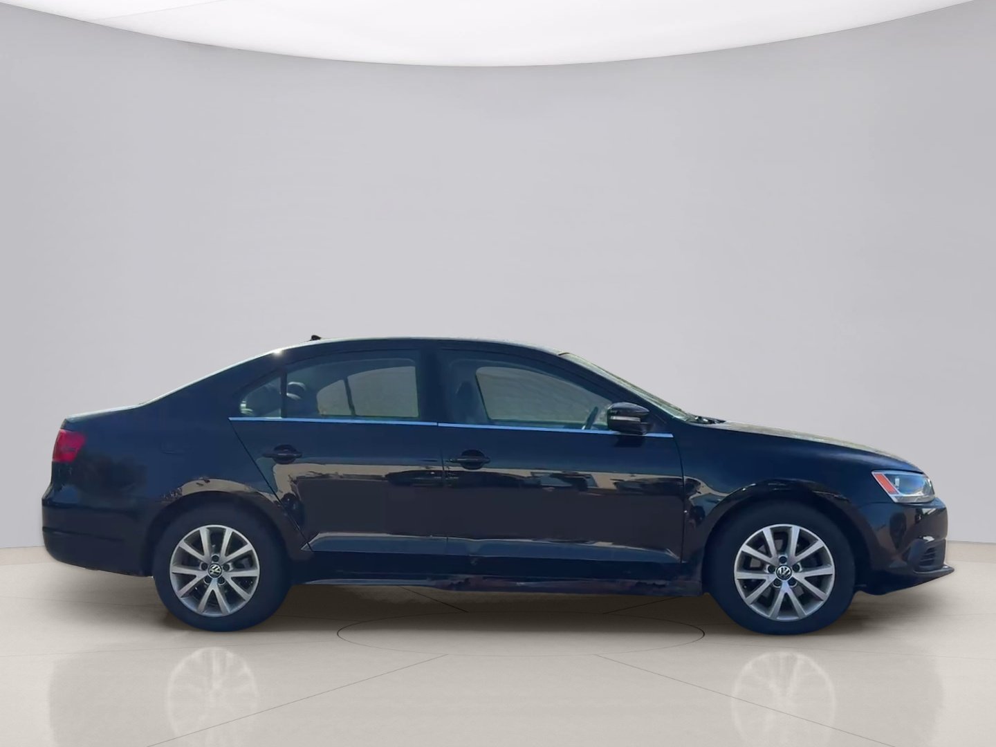 Used 2014 Black Volkswagen SE image 7