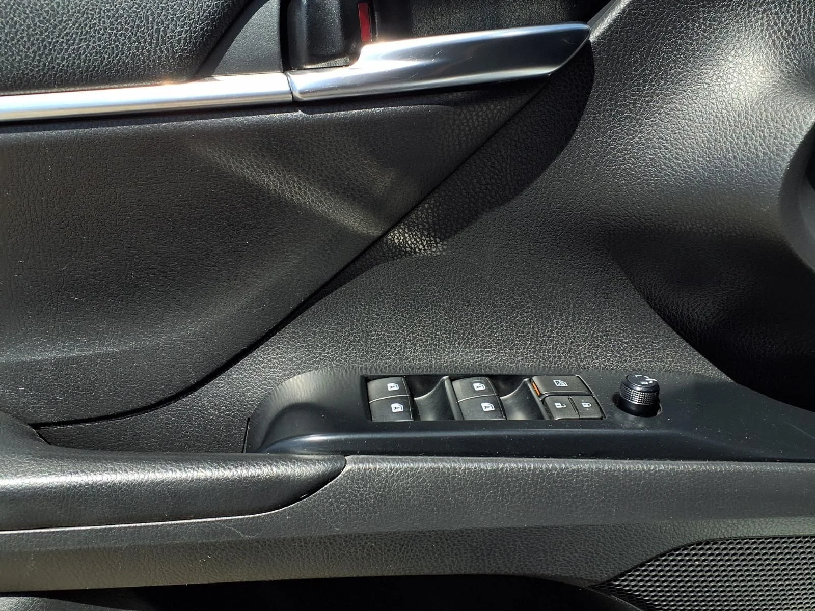 Used 2020 White Toyota SE Nightshade image 18