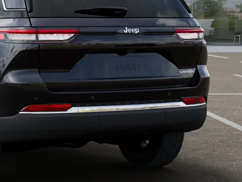 New 2025 Diamond Black Crystal Pearl-Coat Exterior Paint Jeep Laredo X image 44