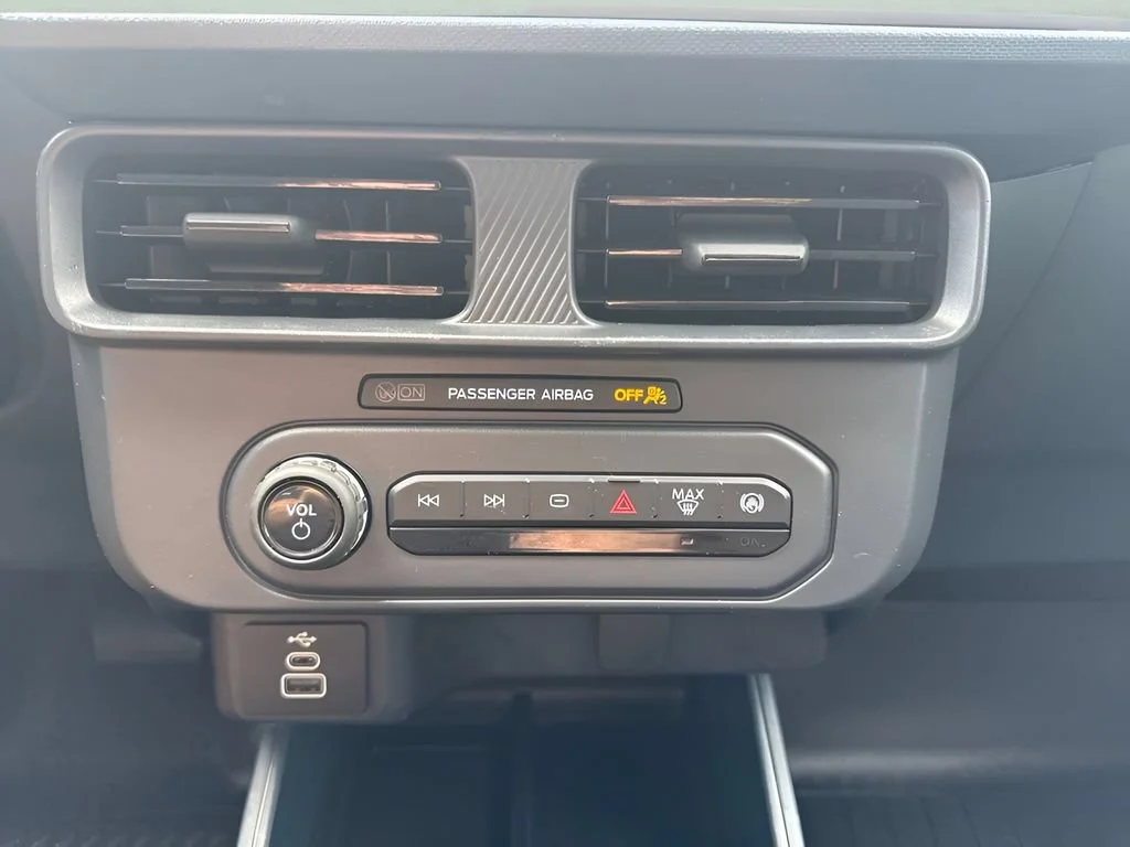 Used 2025  Ford XL image 18