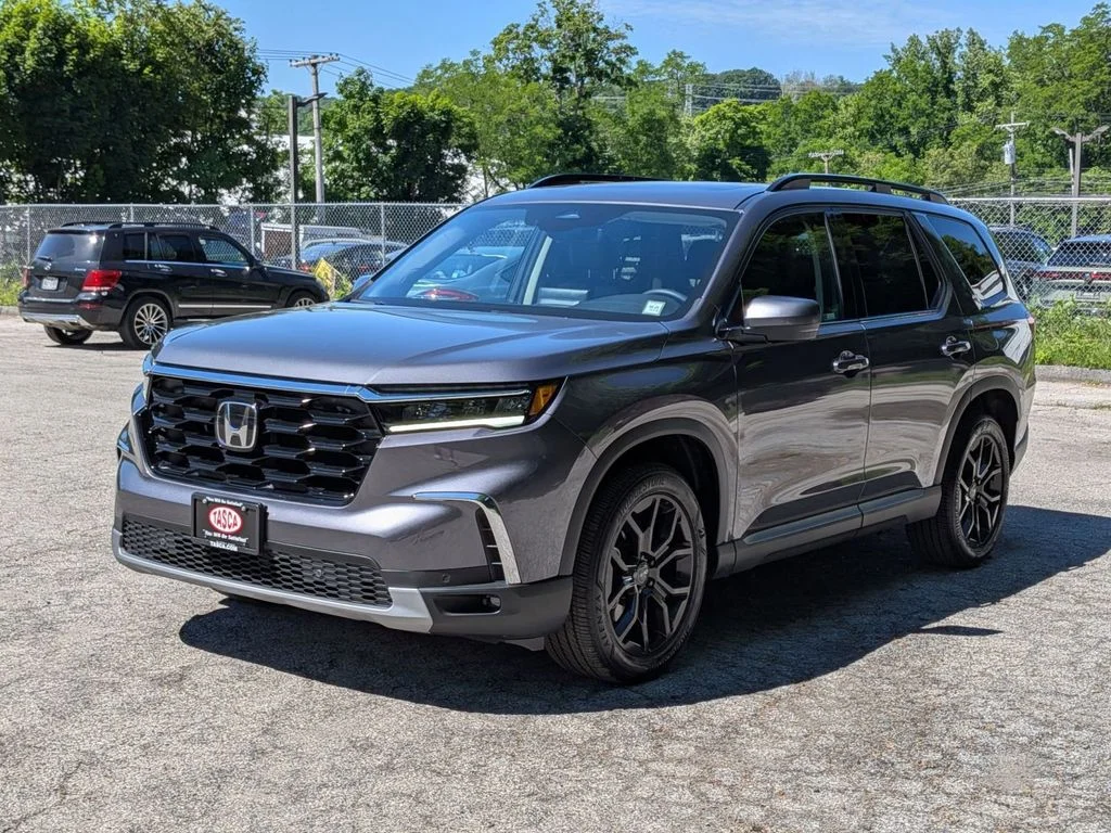 Used 2025 Gray Honda Touring image 11