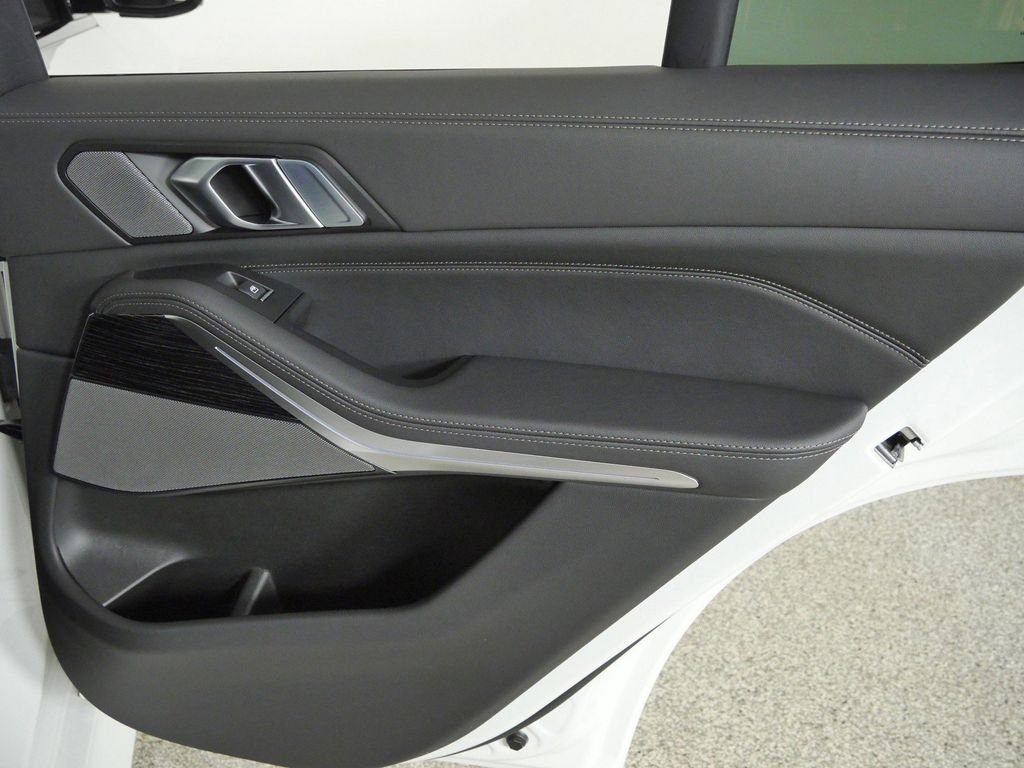 New 2026 Alpine White BMW xDrive40i image 25