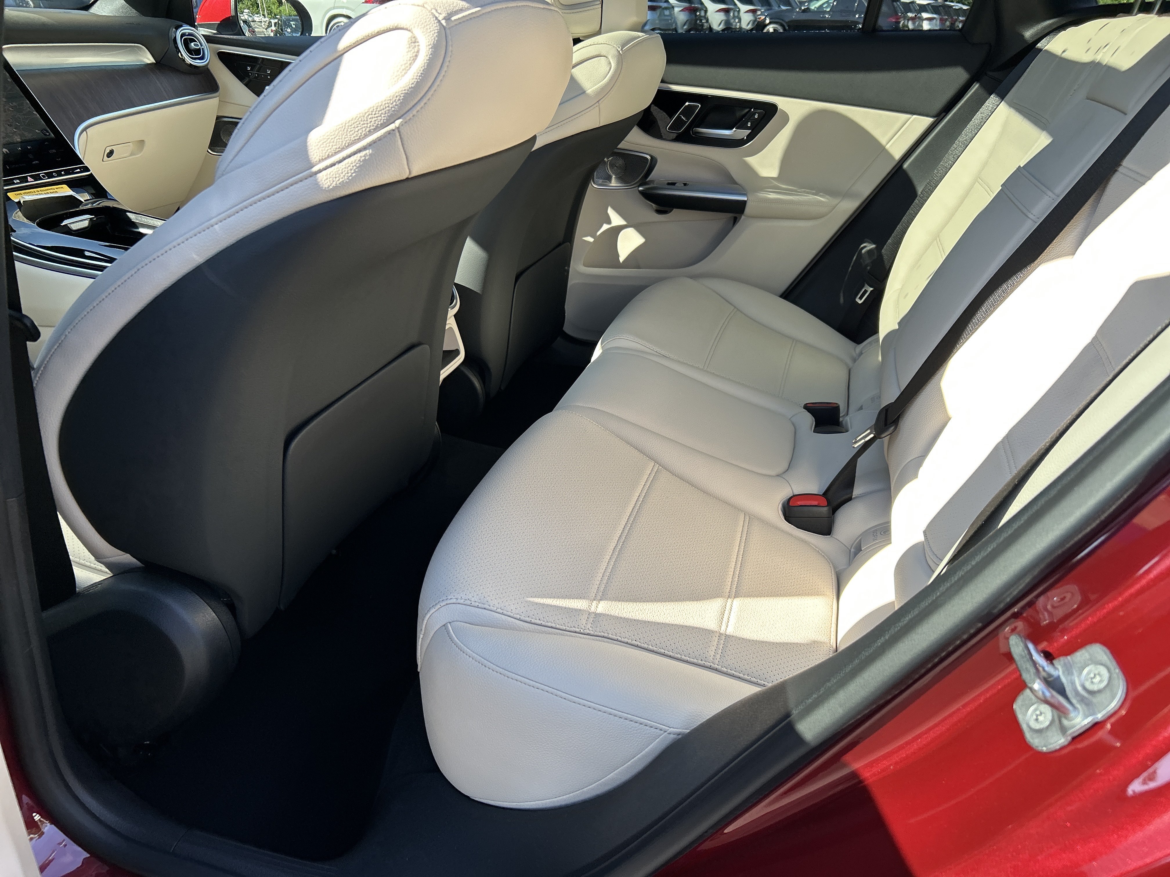 New 2026 MANUFAKTUR Patagonia Red Metallic Mercedes-Benz GLC 300 4MATIC® SUV image 36