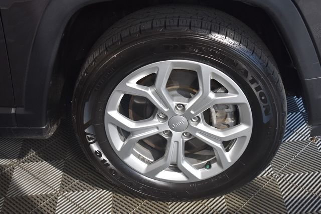 Used 2024 Gray Jeep Latitude image 12