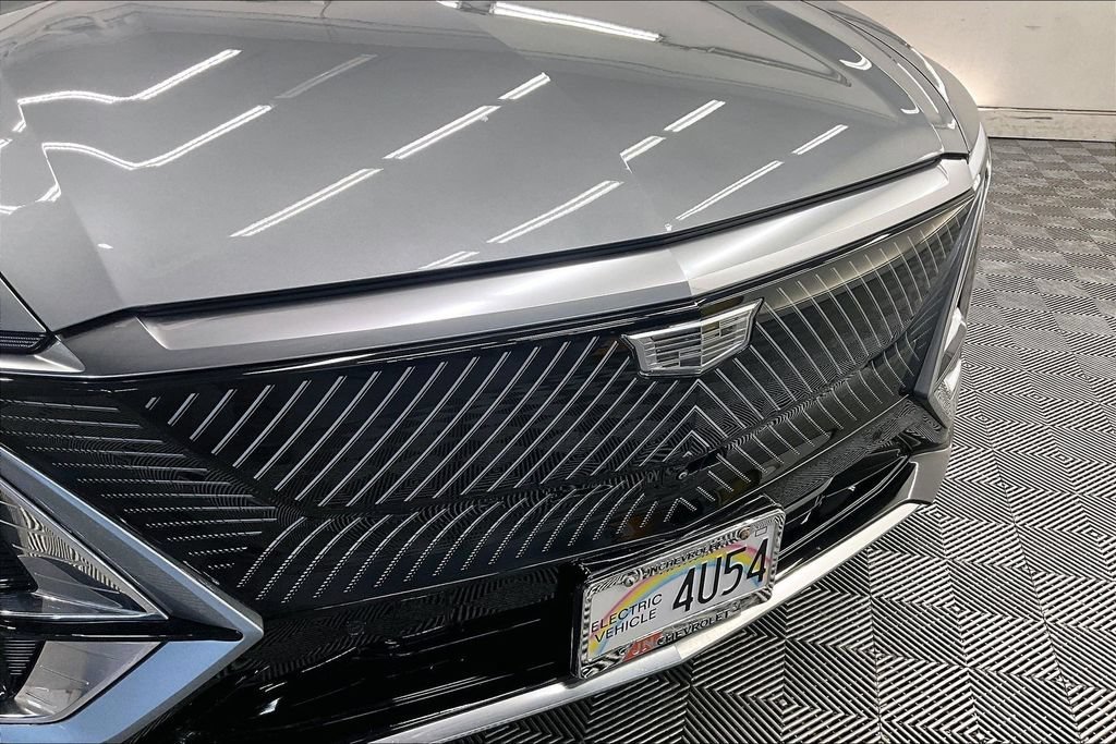 Used 2024 Argent Silver Metallic Cadillac Luxury 1 image 29
