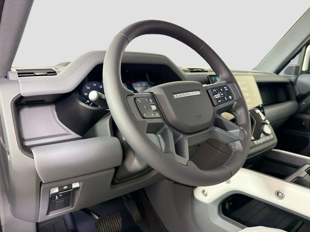 New 2026 Carpathian Grey Land Rover X-Dynamic SE image 9