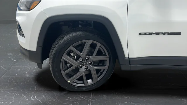 New 2026 Bright White Clear-Coat Exterior Paint Jeep Limited image 40