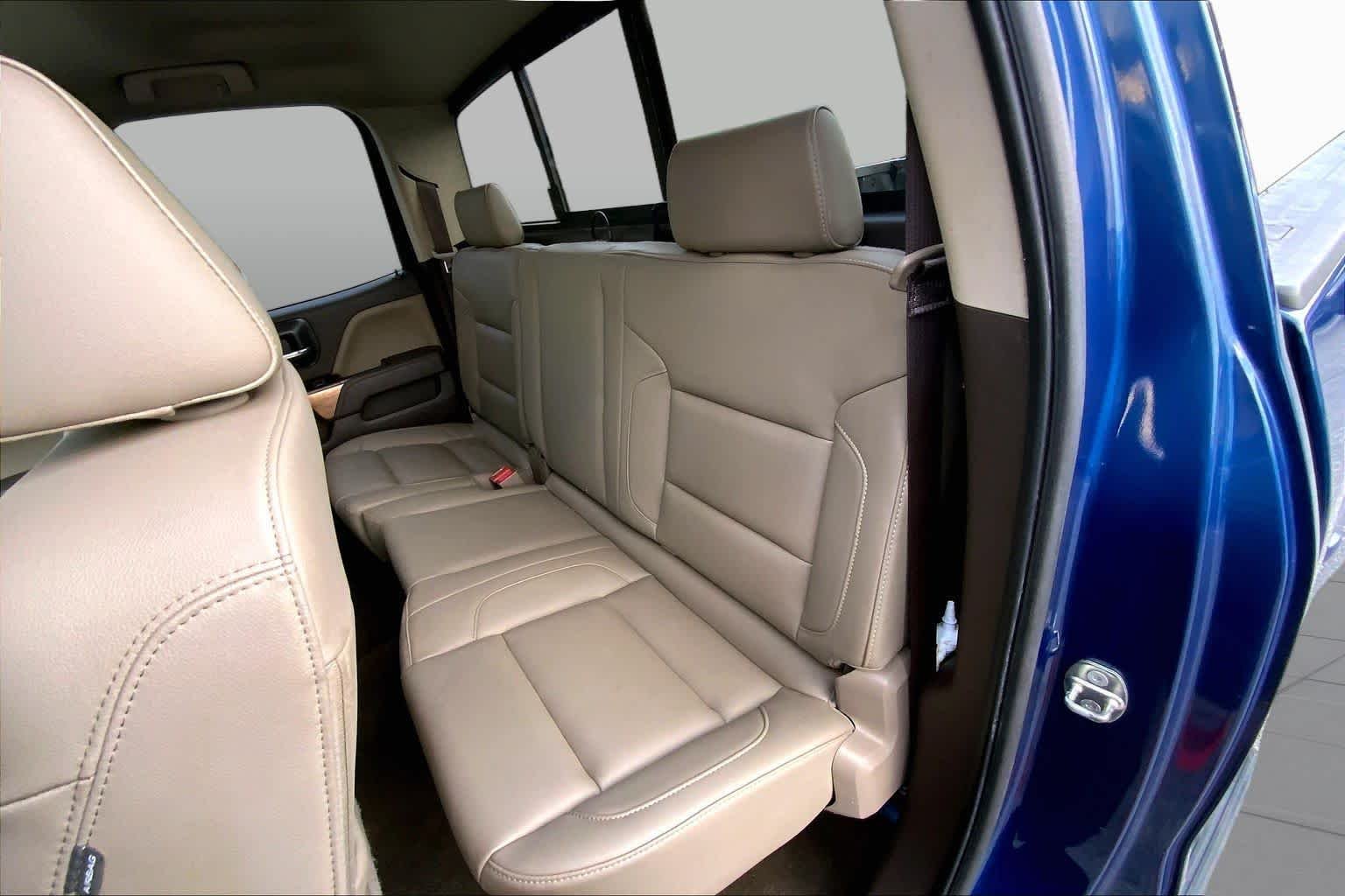 Used 2018 Deep Ocean Blue Metallic Chevrolet LTZ image 18