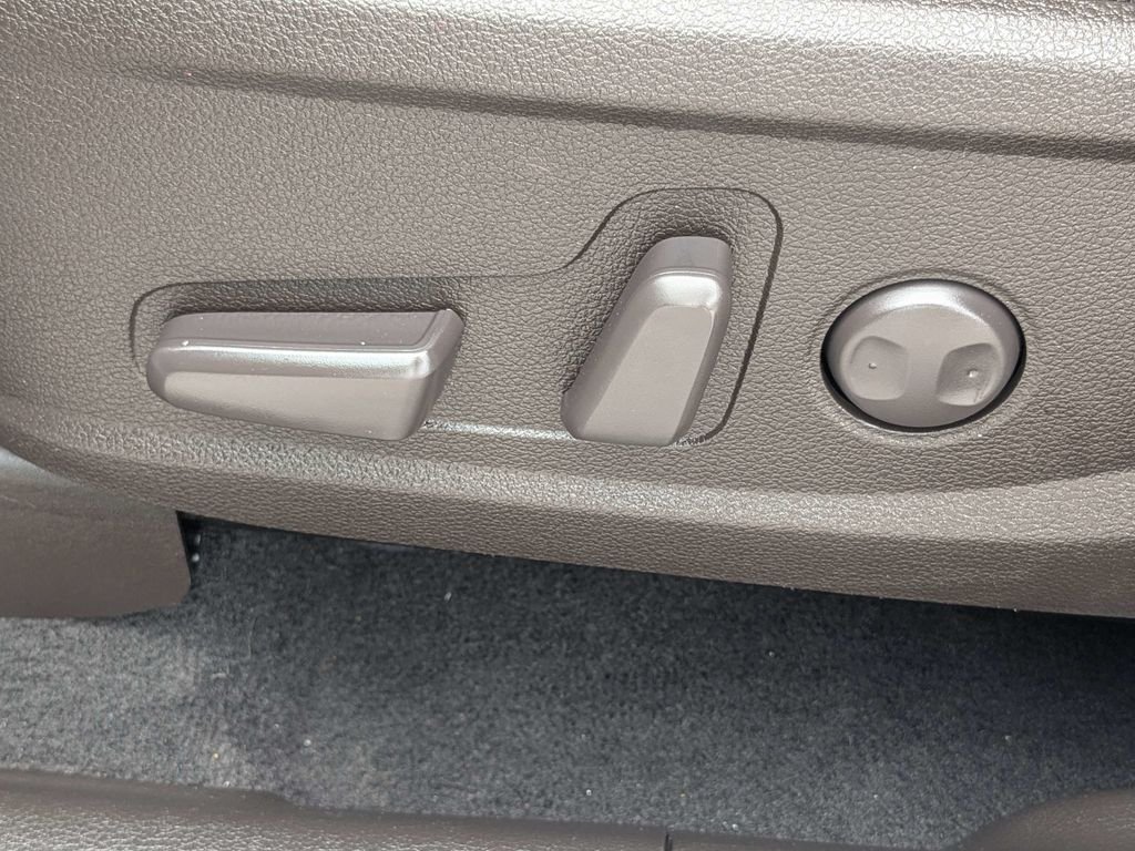 Used 2019 Silver Hyundai SEL Plus image 21