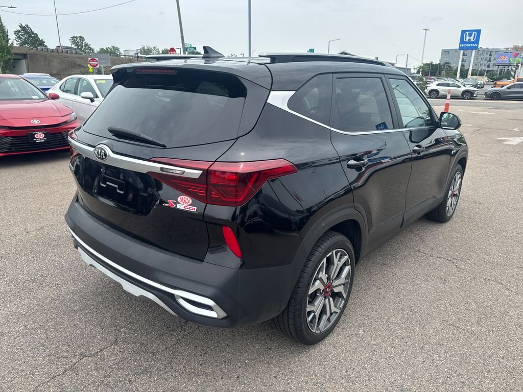 Used 2021 Black Kia S image 8