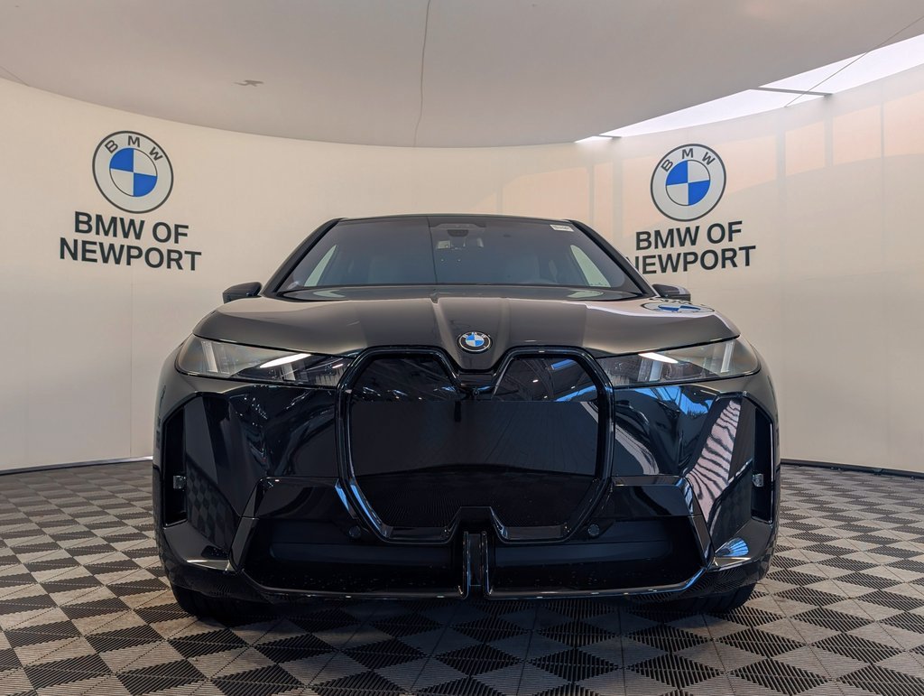 Used 2026 Black BMW xDrive60 image 4