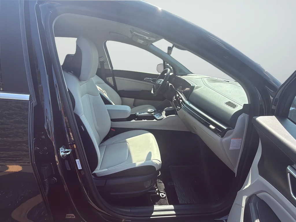 New 2027 Fusion Black Kia EX image 9